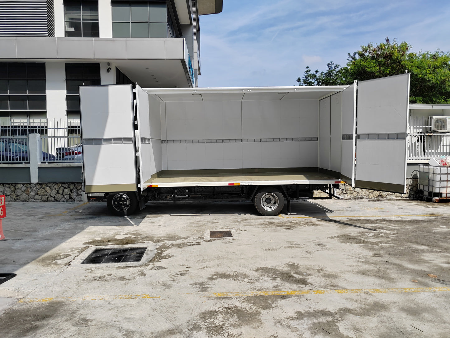 2025 Malaysia ISUZU NPR155 ALUMINIUM BOX VAN